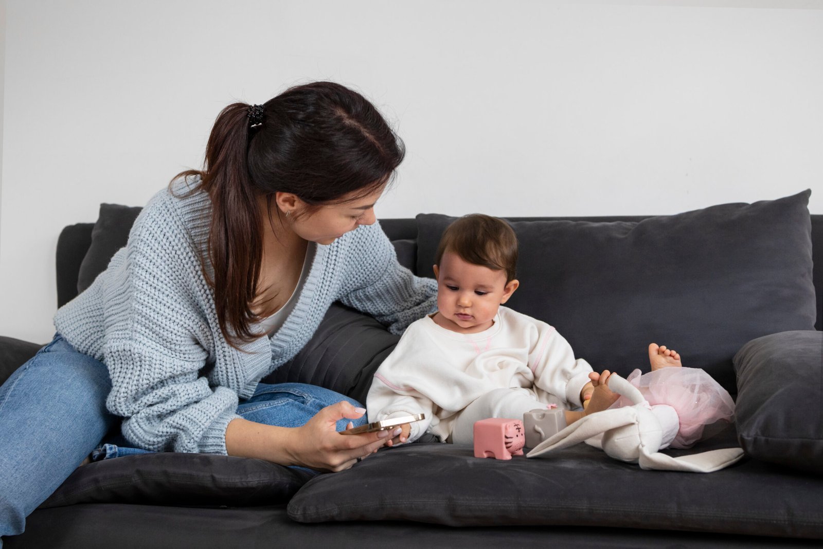 You are currently viewing Hire Loving Babysitters in Ahmedabad for Your Child