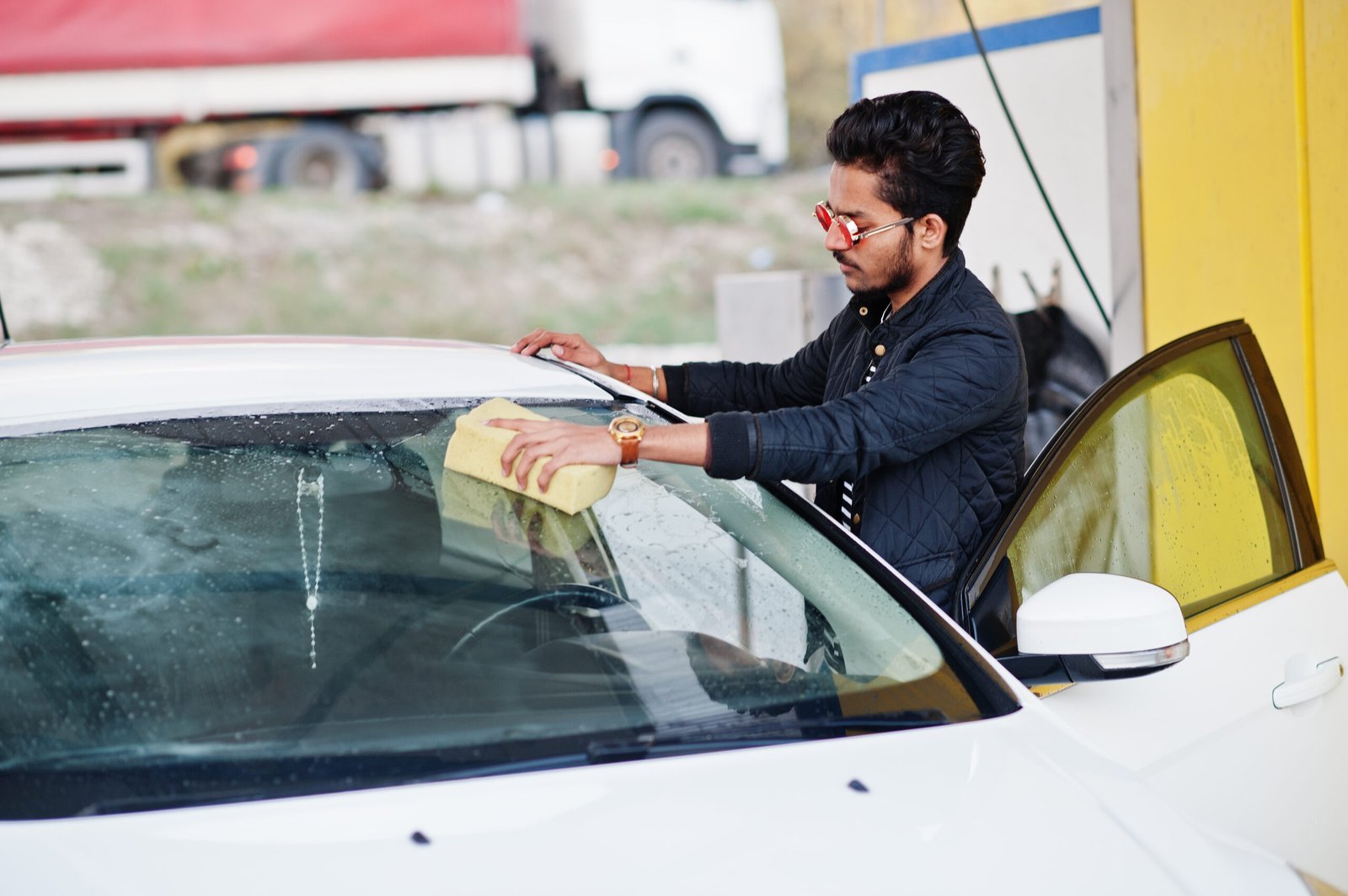 You are currently viewing Hire Trusted Drivers in Ahmedabad for Safe Travel