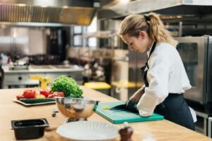 Read more about the article Get Skilled Cooks and Maids in Ahmedabad for Daily Meals